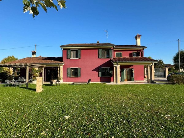 casa indipendente in vendita a Santa Maria di Sala in zona Caltana