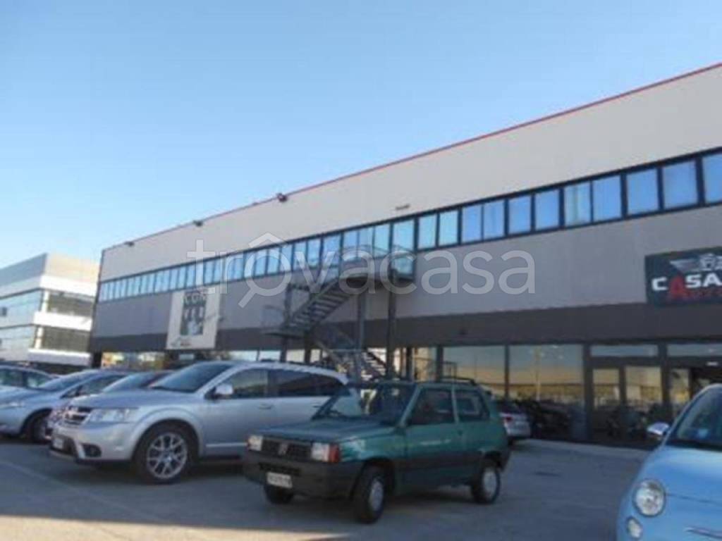 locale commerciale in vendita a Santa Maria di Sala
