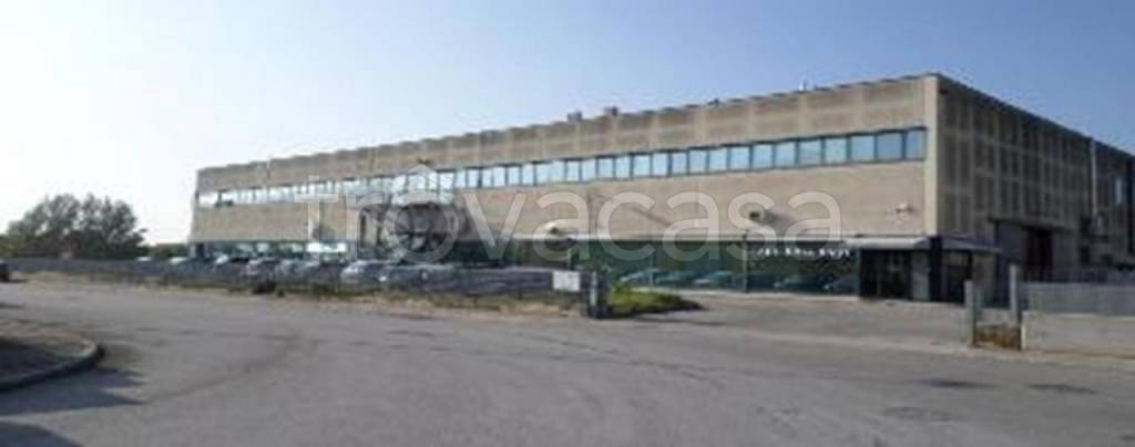 locale commerciale in vendita a Santa Maria di Sala