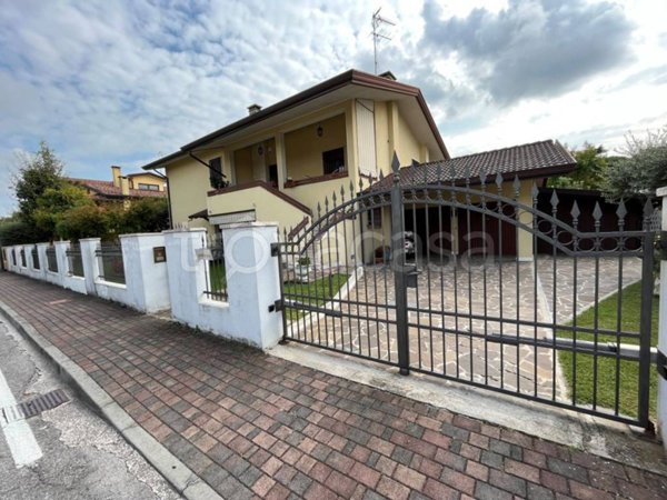 casa indipendente in vendita a Santa Maria di Sala in zona Caselle