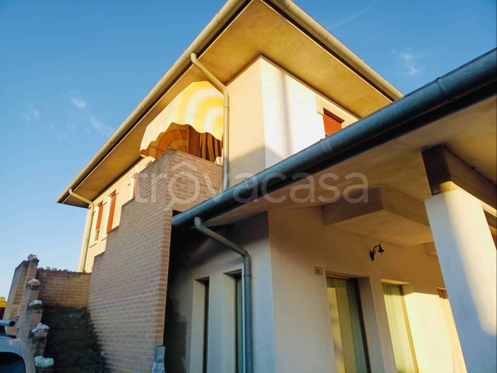 casa indipendente in vendita a Santa Maria di Sala in zona Caltana