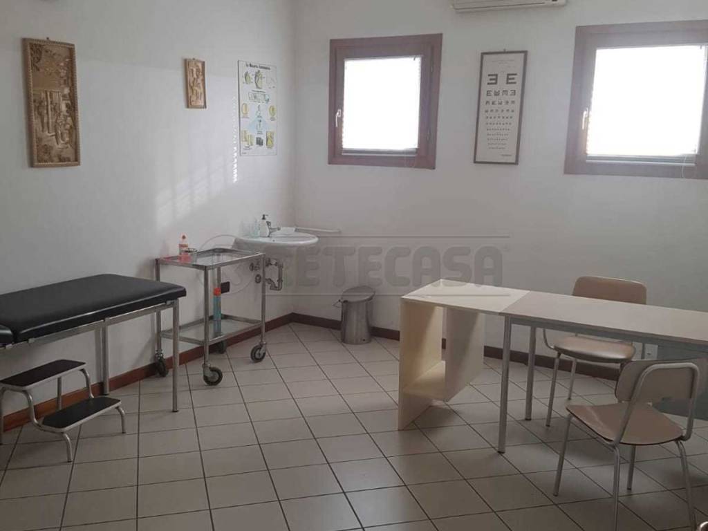 negozio in vendita a Santa Maria di Sala in zona Caltana