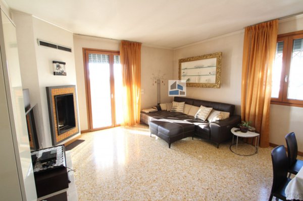 casa indipendente in vendita a Santa Maria di Sala in zona Sant'Angelo