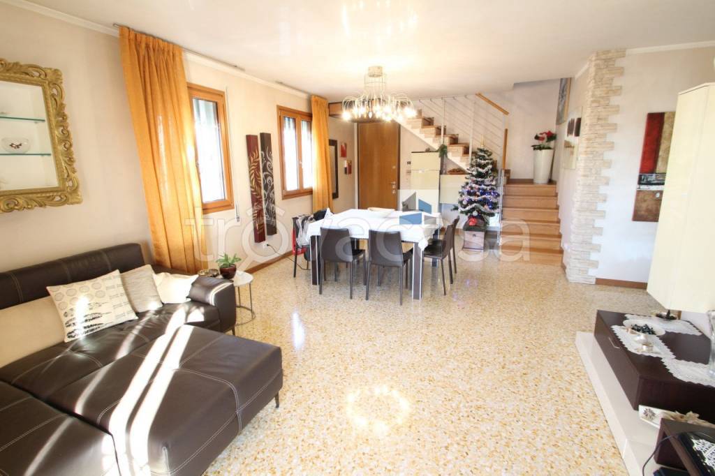 casa indipendente in vendita a Santa Maria di Sala in zona Sant'Angelo