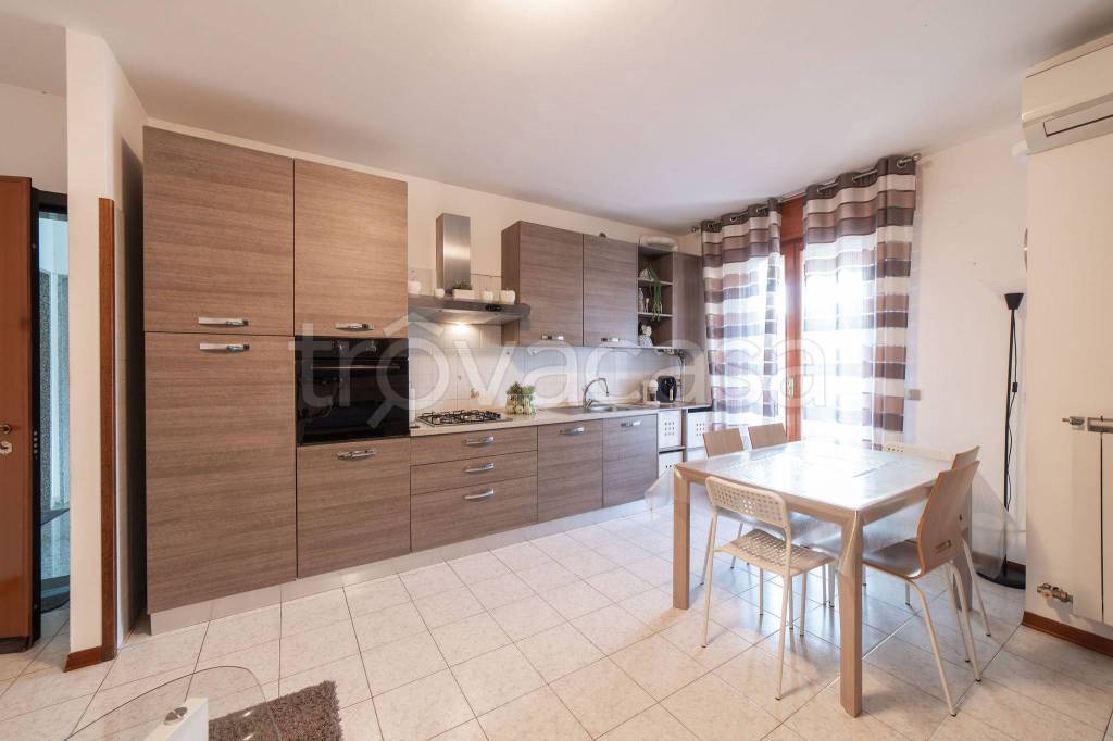 appartamento in vendita a Santa Maria di Sala in zona Caselle