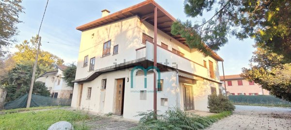 casa indipendente in vendita a Santa Maria di Sala in zona Caltana