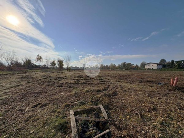 terreno edificabile in vendita a Santa Maria di Sala