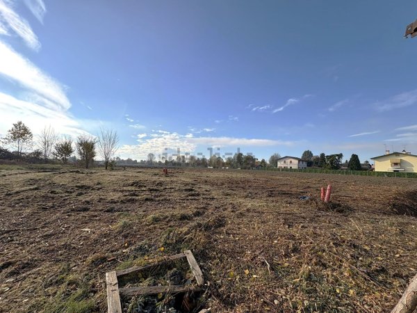 terreno edificabile in vendita a Santa Maria di Sala