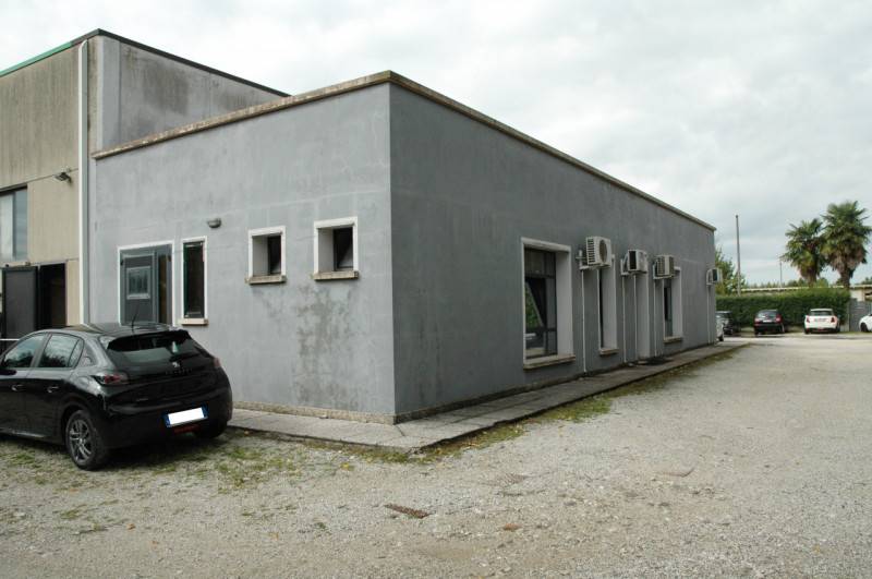 locale di sgombero in vendita a Santa Maria di Sala