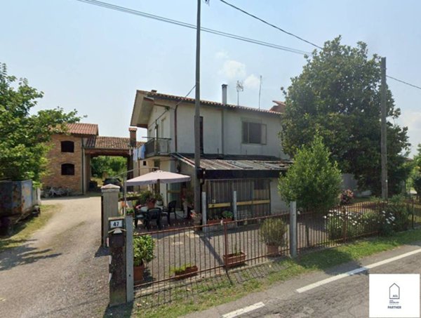 casa indipendente in vendita a Santa Maria di Sala in zona Caselle