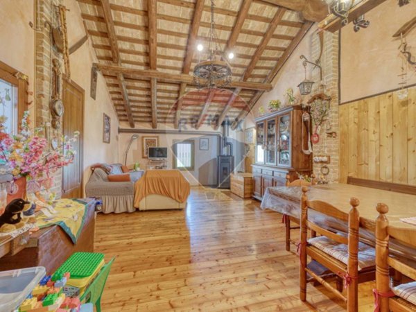 casa indipendente in vendita a Santa Maria di Sala in zona Caltana