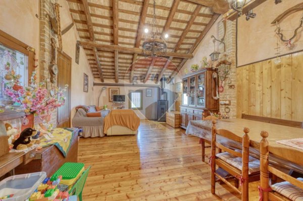 casa indipendente in vendita a Santa Maria di Sala in zona Caltana