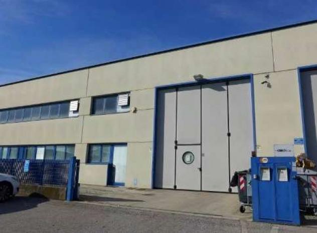 locale commerciale in vendita a Santa Maria di Sala