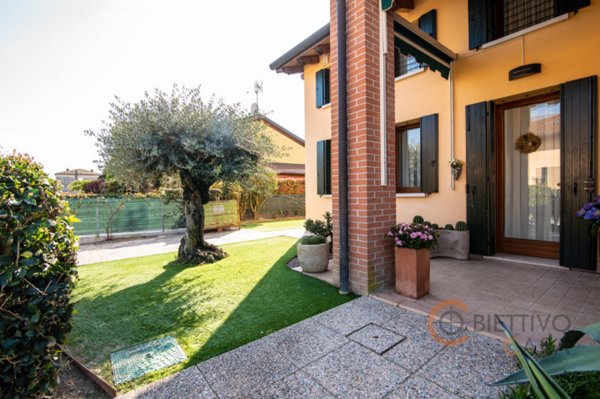casa indipendente in vendita a Santa Maria di Sala in zona Caselle