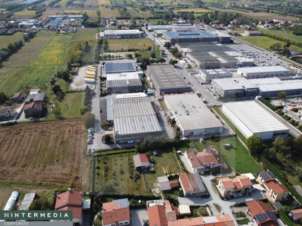 capannone in vendita a Santa Maria di Sala in zona Caselle