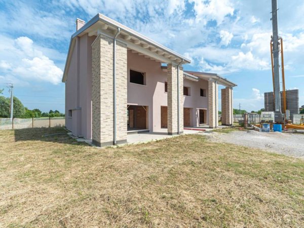 casa indipendente in vendita a Santa Maria di Sala in zona Veternigo