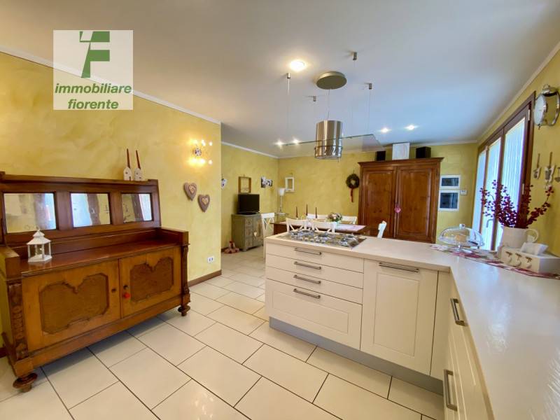 casa indipendente in vendita a Santa Maria di Sala in zona Caselle