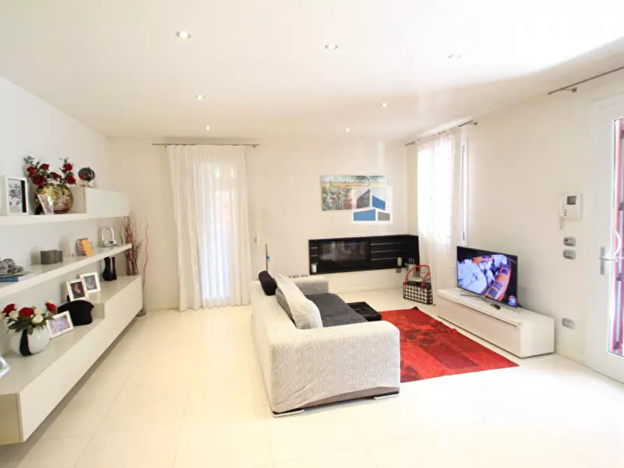 casa indipendente in vendita a Santa Maria di Sala in zona Caselle