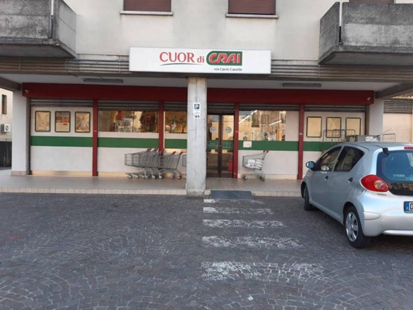 negozio in vendita a Santa Maria di Sala in zona Caselle