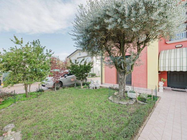 casa indipendente in vendita a Santa Maria di Sala