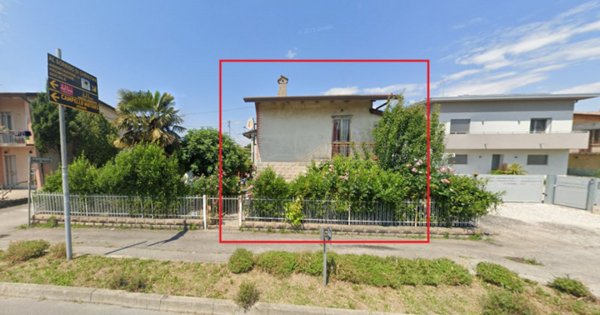 casa indipendente in vendita a Santa Maria di Sala in zona Sant'Angelo