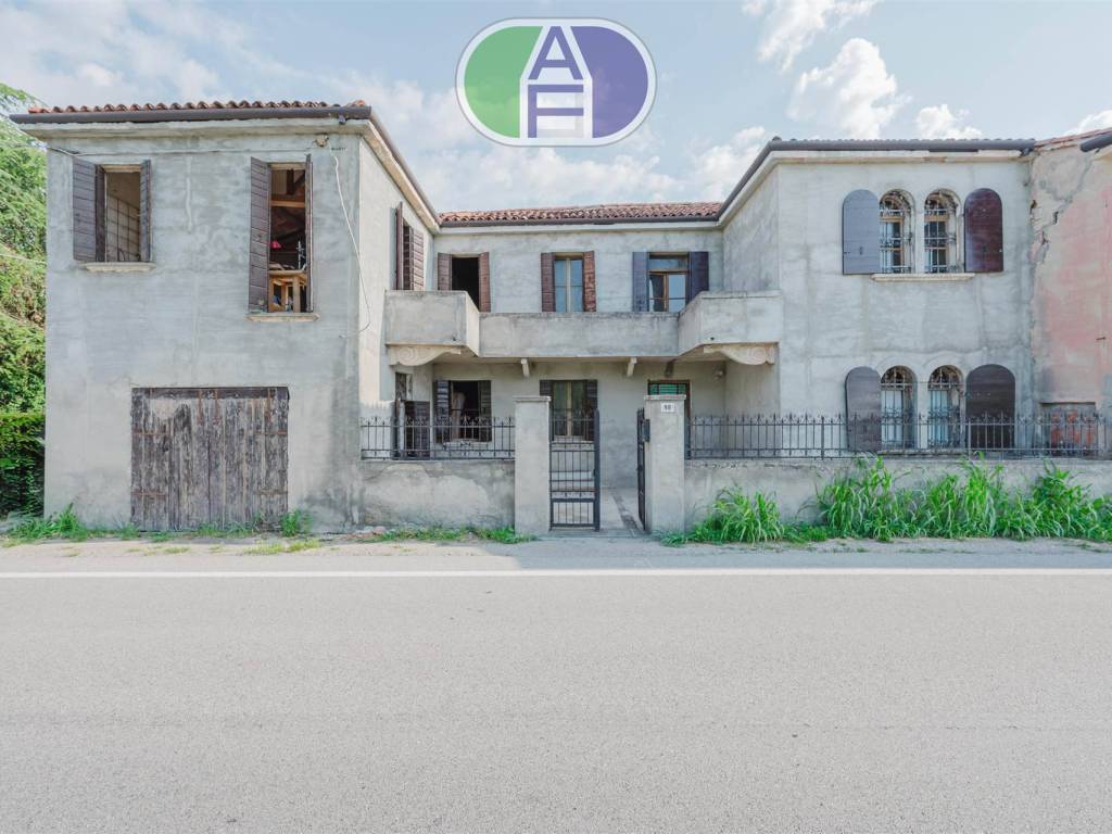 casa indipendente in vendita a Santa Maria di Sala in zona Sant'Angelo