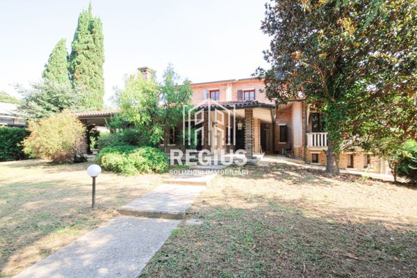 casa indipendente in vendita a Santa Maria di Sala in zona Caselle