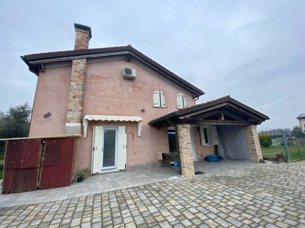 casa indipendente in vendita a Santa Maria di Sala in zona Caselle