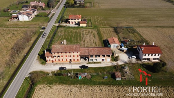 casa indipendente in vendita a Santa Maria di Sala in zona Stigliano