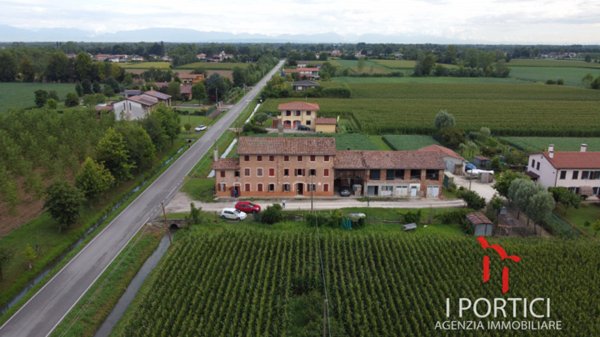 casale in vendita a Santa Maria di Sala in zona Stigliano