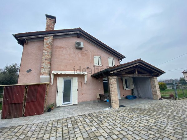 casa indipendente in vendita a Santa Maria di Sala in zona Caselle