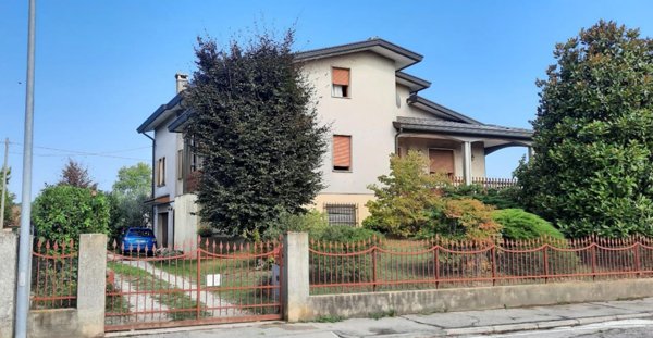 casa indipendente in vendita a Santa Maria di Sala