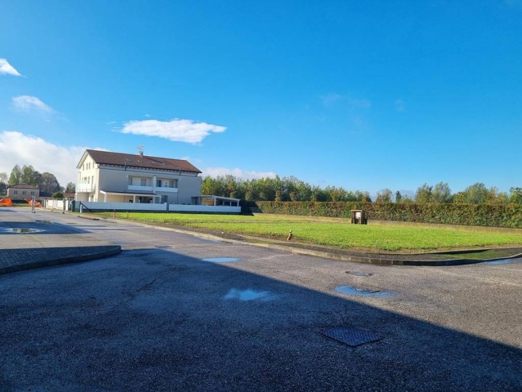 terreno edificabile in vendita a Santa Maria di Sala in zona Caltana