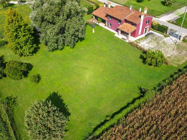 casa indipendente in vendita a Santa Maria di Sala in zona Caltana