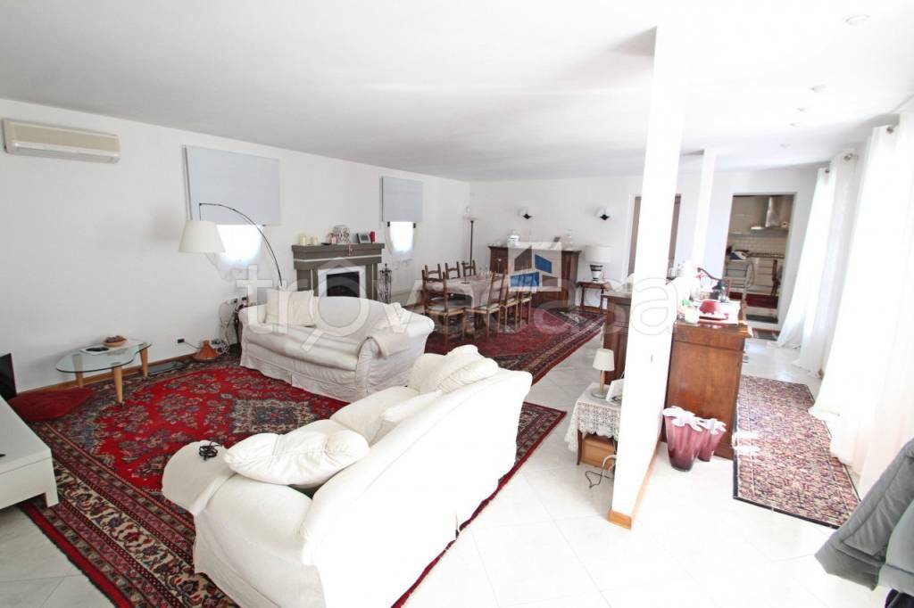 casa indipendente in vendita a Santa Maria di Sala in zona Caltana
