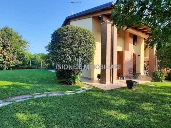 casa indipendente in vendita a Santa Maria di Sala in zona Caselle