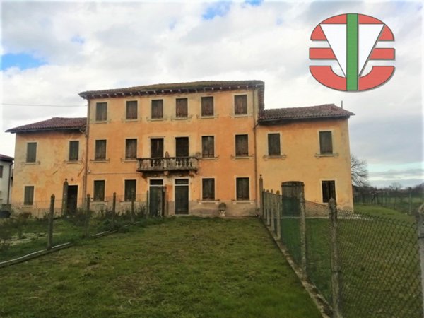casa indipendente in vendita a Santa Maria di Sala in zona Stigliano