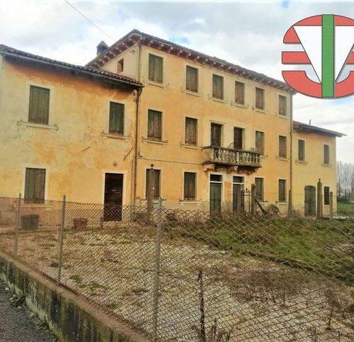 casa indipendente in vendita a Santa Maria di Sala in zona Stigliano