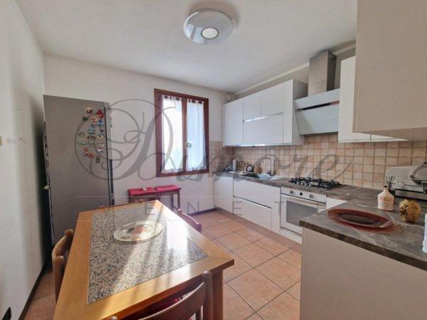 casa indipendente in vendita a Santa Maria di Sala in zona Caselle