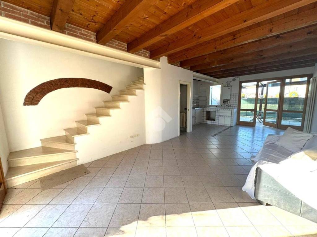 casa indipendente in vendita a Santa Maria di Sala in zona Stigliano