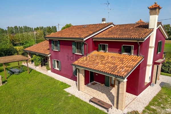 casa indipendente in vendita a Santa Maria di Sala in zona Caltana