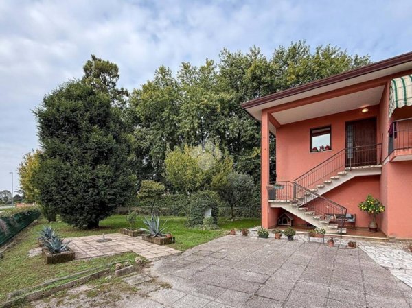 casa indipendente in vendita a Santa Maria di Sala in zona Stigliano