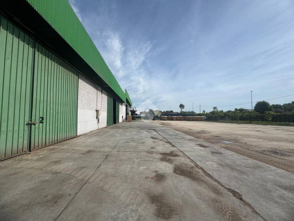 capannone in vendita a Santa Maria di Sala in zona Veternigo