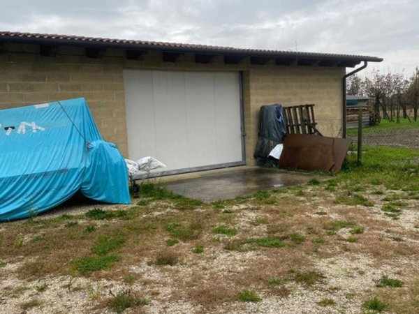 locale commerciale in vendita a Santa Maria di Sala in zona Caselle