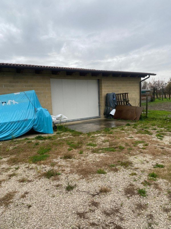 locale commerciale in vendita a Santa Maria di Sala in zona Caselle