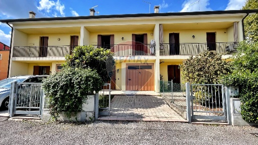 casa indipendente in vendita a Santa Maria di Sala in zona Caselle