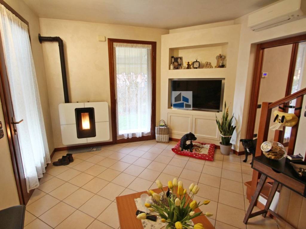 casa indipendente in vendita a Santa Maria di Sala in zona Caltana