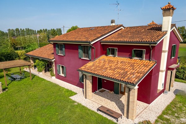 casa indipendente in vendita a Santa Maria di Sala in zona Caltana