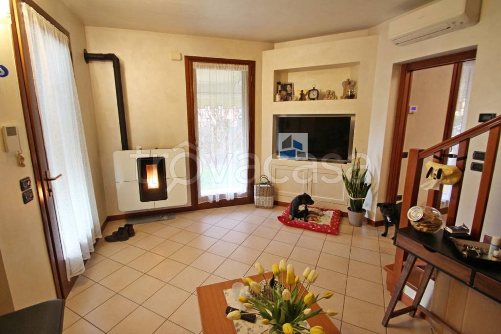 casa indipendente in vendita a Santa Maria di Sala in zona Caltana