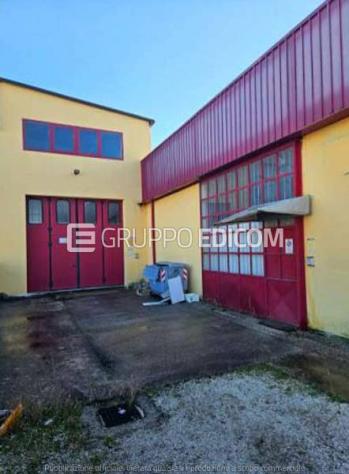 negozio in vendita a Santa Maria di Sala in zona Caltana